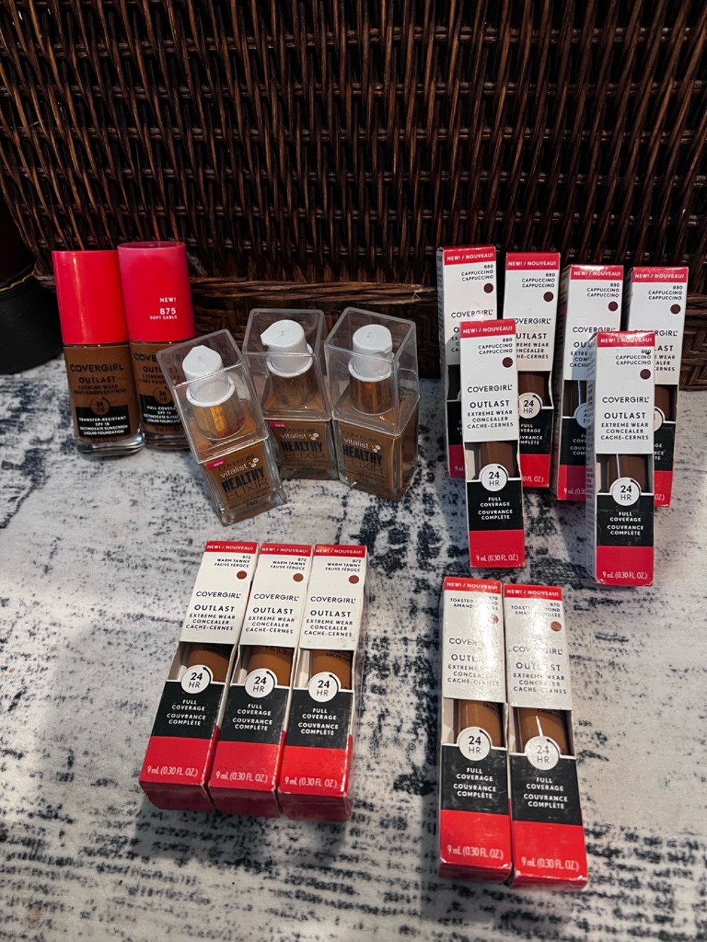 COVERGIRL LOT foundation & concealer 
Assorted shades